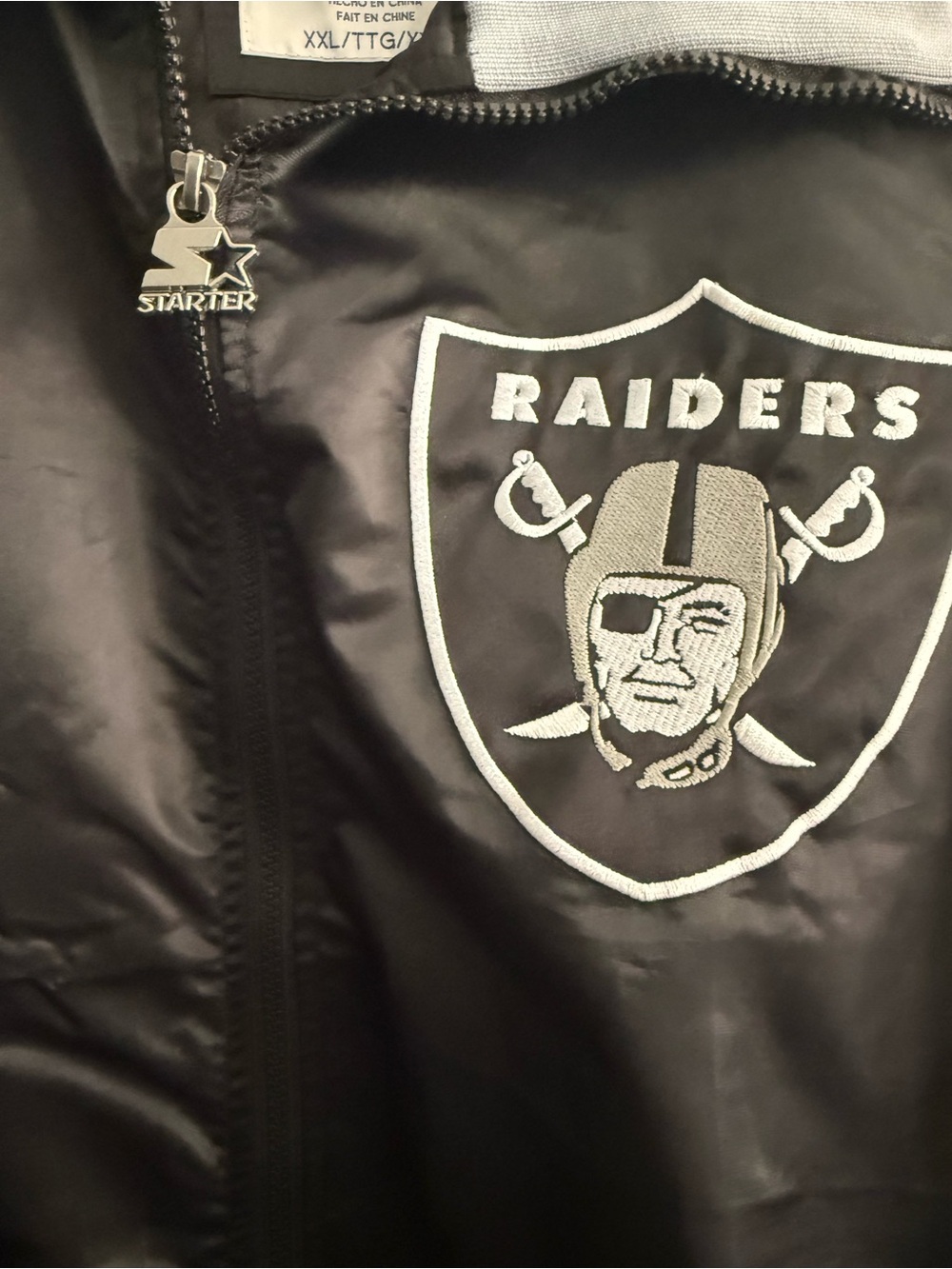STARTER Black Satin Las Vegas Raiders Jacket with Gray Trim - Picture 5 of 10
